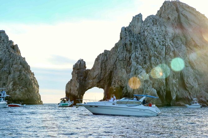 1 Hour Cabo Highlights on a 33ft Luxury Yacht - A Fast, Private Look at Cabo San Lucas Bay