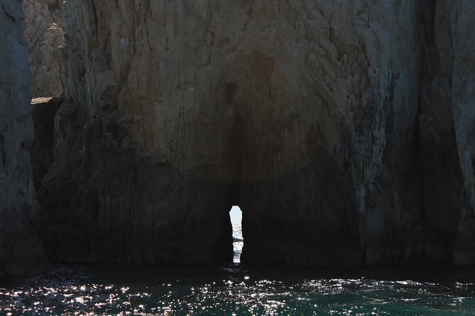 45 Minute Transparent Boat Ride to the Arch of Cabo San Lucas - Why the small boat size helps
