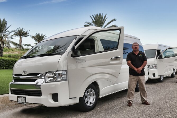 Airport Transfer to Cabo San Lucas & Pacific side Hotels & Villas Round Trip - Finding the driver at Los Cabos International Airport