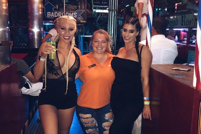 All you can drink- Club Crawl Los Cabos - Stop two: a walk through Cabo’s party center