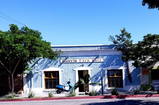 Art and Culture in Todos Santos - Making art with clay and mixed paint