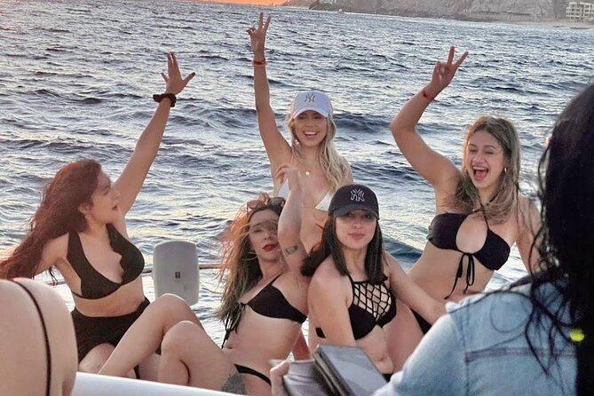 Cabo Arch Sunset Yacht Tour - Dinner & Drinks — Up to 18 Guests - Service that helps special occasions work
