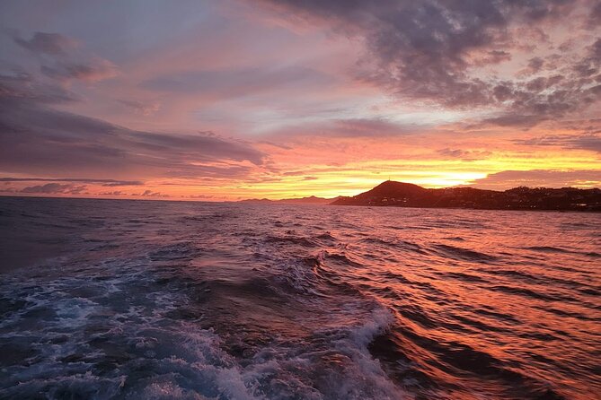 Cabo Arch Sunset Yacht Tour - Dinner & Drinks — Up to 18 Guests - Is $999 a good value?