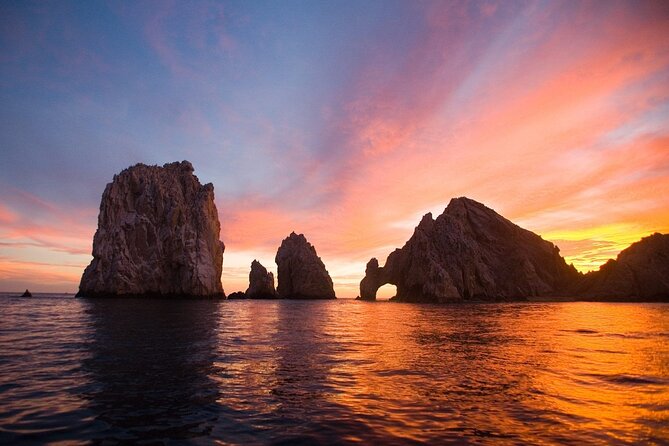 Cabo Arch Sunset Yacht Tour - Dinner & Drinks — Up to 18 Guests - Dinner onboard: ceviche, fajitas, and a casual table