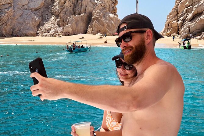 Cabo Blue Snorkeling Cruise, Open Bar and Lunch in Cabo San Lucas - Crew service and group size