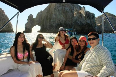 Cabo Private Yacht Tour: The Arch, Sea Lions & Scenic Beaches