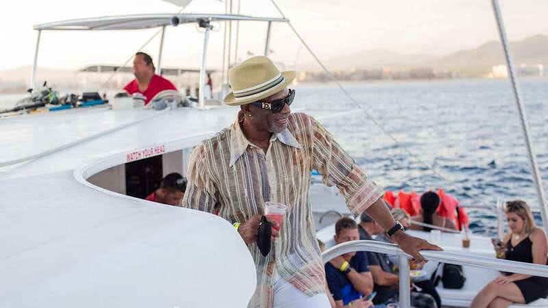 Cabo San Lucas: 2 Hour Sunset Cruise with Food and Wine - Passing the Arch and Lover’s Beach