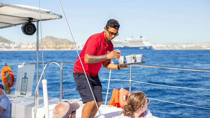 Cabo San Lucas: 4-Hour Snorkeling Cruise with Open Bar - Lunch, drinks, and time to relax