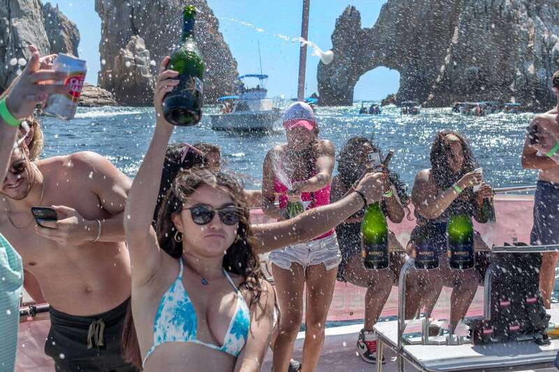 Cabo San Lucas: Adults-Only Boat Party with Drinks & Live DJ - Dancing to a live DJ on the Cabo coast