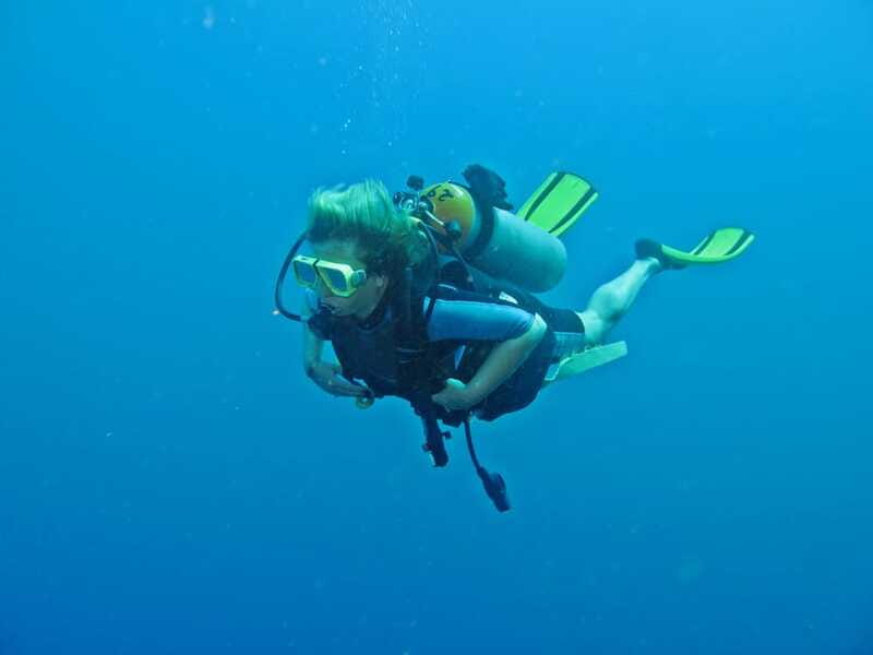 Cabo San Lucas: Beginners Diving Experience w/ Water & Snack - The short boat ride to the underwater site