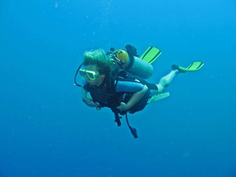 Cabo San Lucas: Beginners Diving Experience w/ Water & Snack - Meeting near Sr. Frogs and preparing your equipment