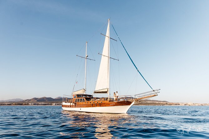 Cabo San Lucas Luxury Sailing Yacht and Dinner with a Chef - A sunset cruise built around Cabo’s best view