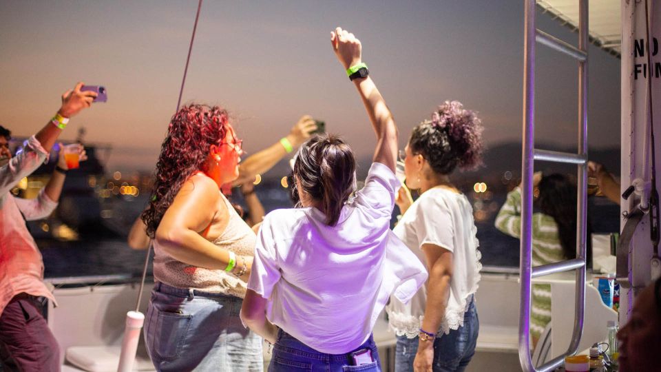 Cabo San Lucas: Sunset Party Cruise with Open Bar - How the two hours are divided