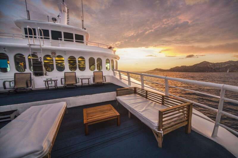 Cabo San Lucas: Sunset Premier Dinner & Show Cruise - Dinner in the air-conditioned dining room