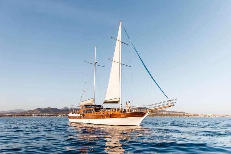 Cabo San Lucas: Sunset Yacht Cruise w/Chef Dinner & Open Bar - Setting sail from Cabo’s Dock 0