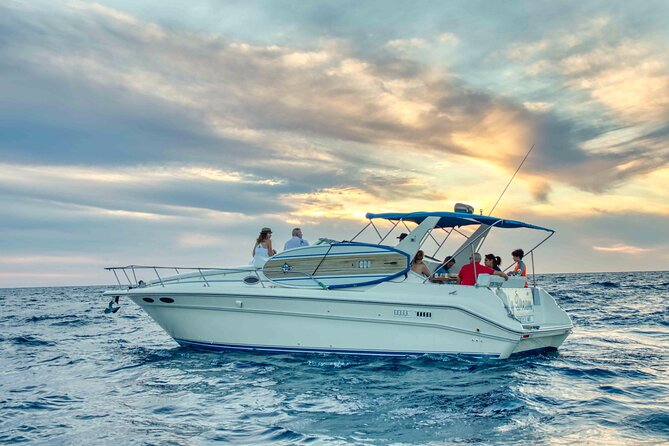 Cabo Sunset Tour - A short boat ride built around Cabo’s sunset