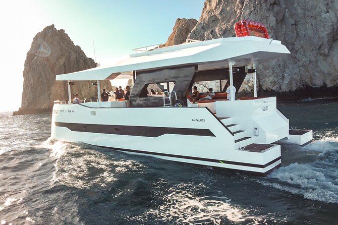 Catamaran - Luxury Private Tour - From Cabo Marina to the Famous Arch