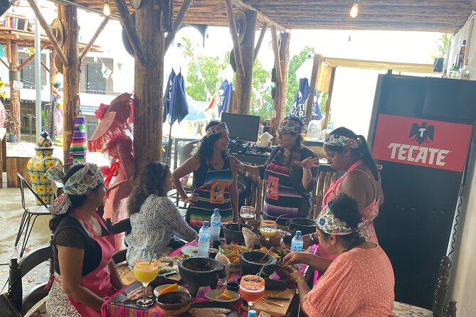 Cooking classes + margaritas and mezcal tasting - Eating lunch with what you prepared