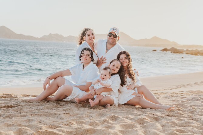 Family photo shoot on beach monuments - El Arco gives your family portrait a true Cabo setting