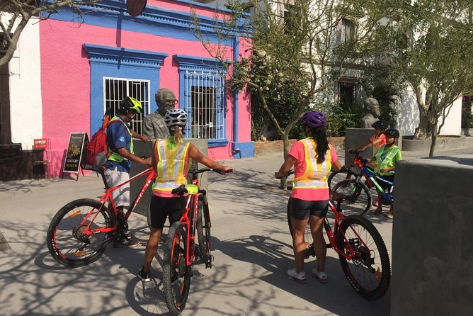 Following the bike lane, discover the main attractions of San José del Cabo - What the Guide Adds to the Ride