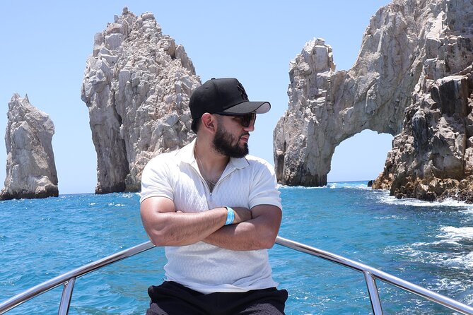 Group tour of the Cabo San Lucas Arch - The beach-name explanation