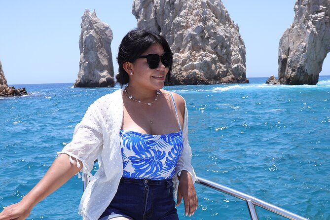Group tour of the Cabo San Lucas Arch - The El Arco photo stop