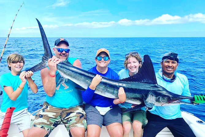 Kellyfish Cabo Sportfishing (Our bigger boat!) - Fishing time: action, patience, and changing targets