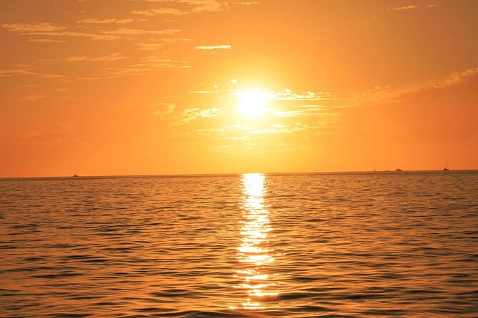 Los Cabos Catamaran Cruise with Open Bar & Light Snack - How crowded will the boat feel?