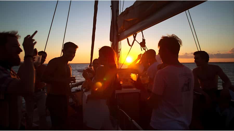 Los Cabos Catamaran: Iconic Sunset Cruise with Drinks & DJ - Sunset sailing with The Arch in the foreground