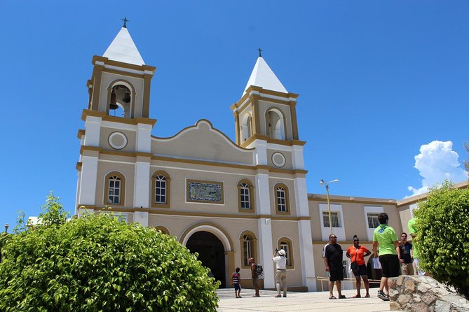 Los Cabos Deluxe City Tour: San Jose, San Lucas and The Arch - Guides, vehicles, and the pace of the day
