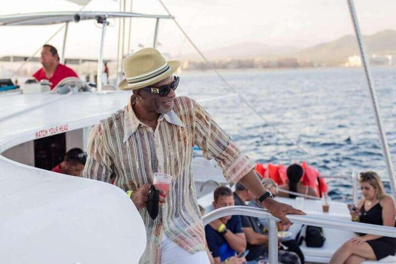 Los Cabos: Jazz & Wine Sunset Catamaran Cruise - Smooth jazz and a slower evening pace