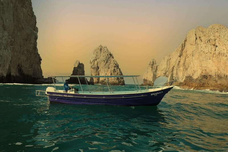 Los Cabos: Sunset Boat Tour to the Arch and Sea Lions - Key points before you book