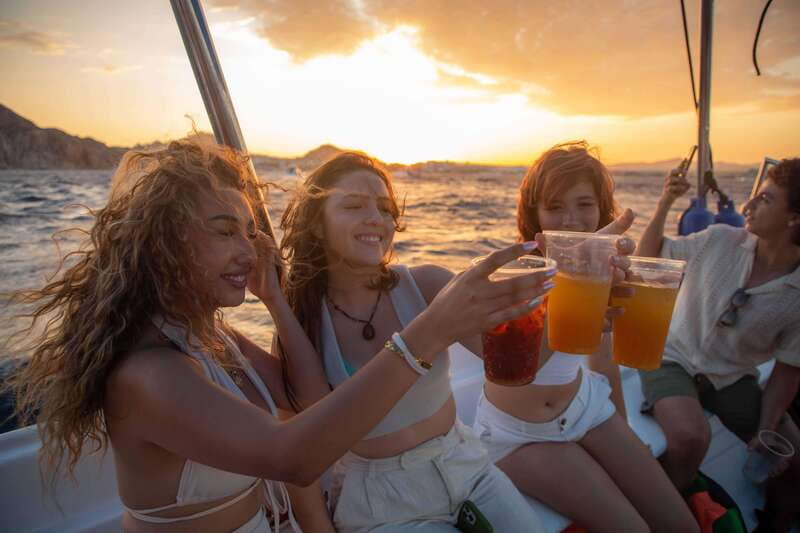 Los Cabos: Sunset Boat Tour to the Arch and Sea Lions - El Balconcito and the first coastal views