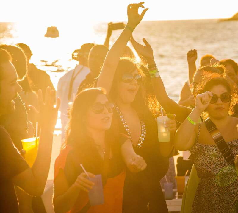Los Cabos: Sunset Fajitas Dinner Cruise on Cabo Escape - Open bar and the limits of the drink package
