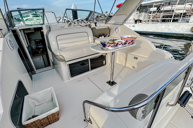 Luxury Yacht Charter and Arch Tour in Cabo San Lucas - A private way to see Cabo’s famous shoreline