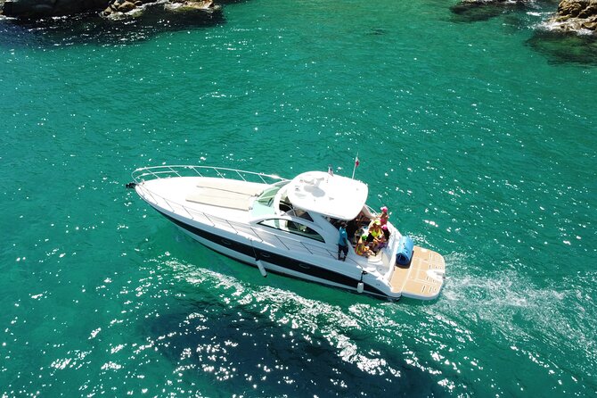 Luxury yacht for private tour EN Cabo San Lucas - Lover’s Beach and Divorce Beach, two coastlines in one stop