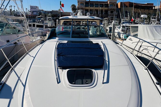Luxury Yacht Tour in Los Cabos 45FT SeaRay Sundancer - Comfort matters more than speed on a short outing