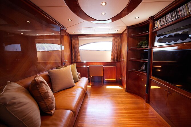Number Juan 100ft Yacht Azimut Rental - Number Juan tequila and the open bar