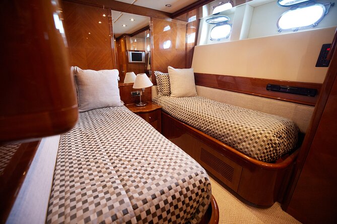 Number Juan 100ft Yacht Azimut Rental - Choosing between three hours and a full day