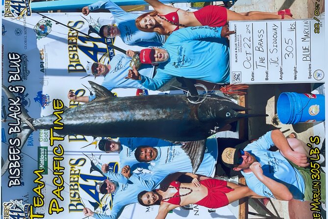 Pacifictime too sports fishing in Cabo San Lucas - Buying bait before the Arch