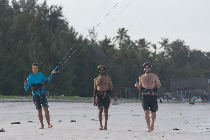 Private Kitesurfing Discovery in La Ventana - Learning wind theory before handling the kite