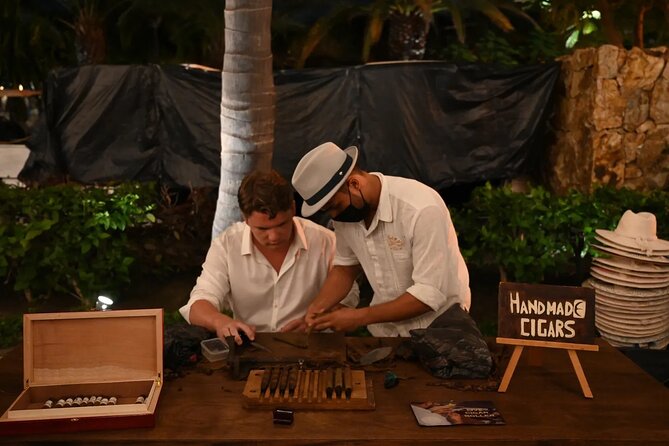 Private Puro Cigar Creation Workshop in Los Cabos - Building the filler and binder by hand