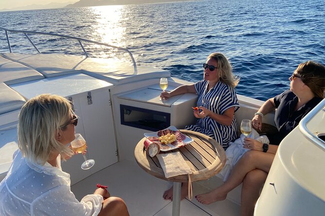Private Sunset Cruise in San Jose del Cabo Appetizers,open bar - The crew and the feel of a private outing