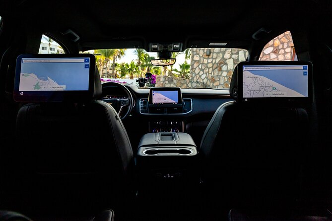 Private SUV Round-Trip from Airport to Hotels in the Corridor - Who should book this transfer?