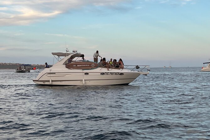 Private yacht rental for 2 hours - Choosing between a daytime cruise and sunset ride