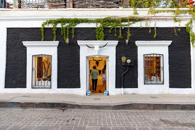 San Jose del Cabo Art Walk, Beer Tasting &Chocolate Demonstration - The pearl demonstration and the shopping question