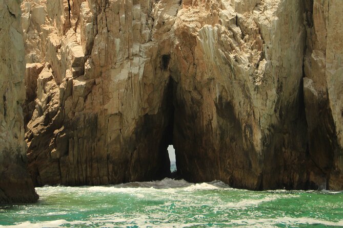 Shared Tour to the Arch of Cabo San Lucas - Getting close to El Arco
