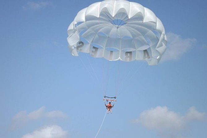 Single or Double Parasailing in Cabo with Views of The Arch - Solo or tandem: choosing your flight