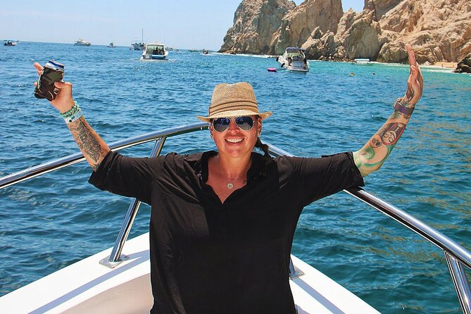 Snorkeling and whale watching Tour in Cabo - El Arco is the big photo stop