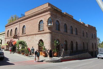 Todos Santos tour & Hotel California